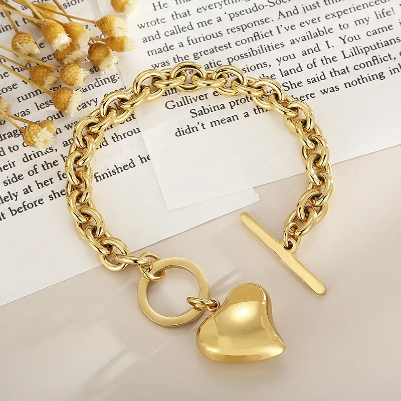 Fashionable Spicy Girl Three-Dimensional Hollow Heart Pendant Style