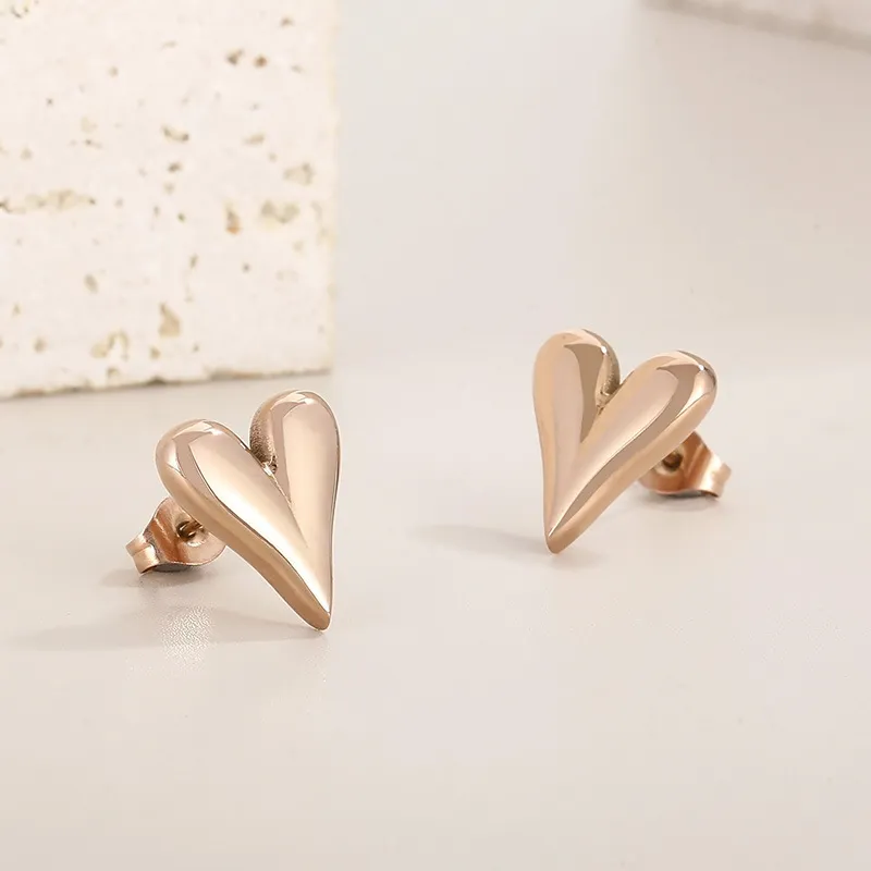 Fashionable Metal Earrings 18K Gold-Plated Stainless Steel Heart-Shaped Earrings for Women