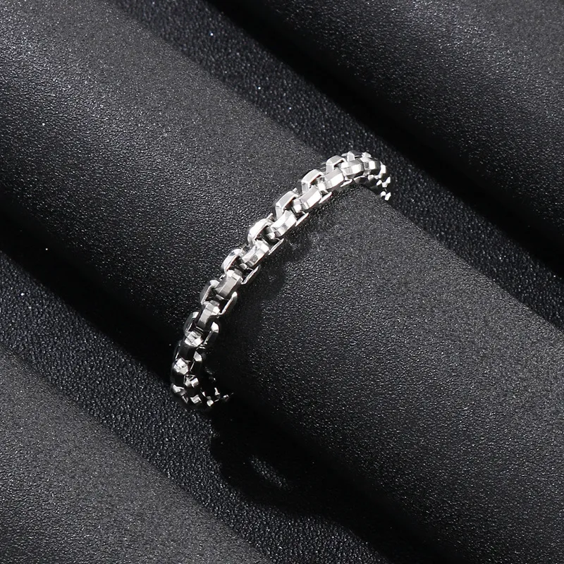 Wholesale of Stainless Steel Jewelry: European and American Trendy Personalized Edged Square Pearl Chain Men's Necklace and Bracelet Set