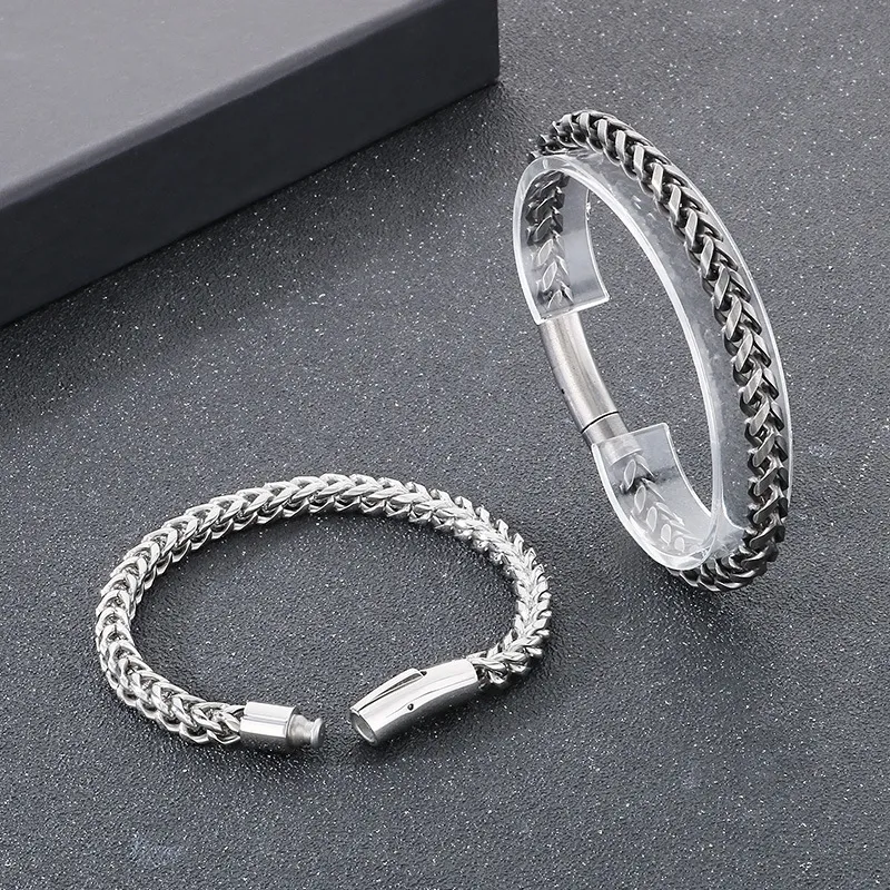 Trendy Vintage-Style Bracelet with a Dragon Bone Chain Design, Featuring European and American Retro Fashion, Simple Stainless Steel, Round and Polished, Revers