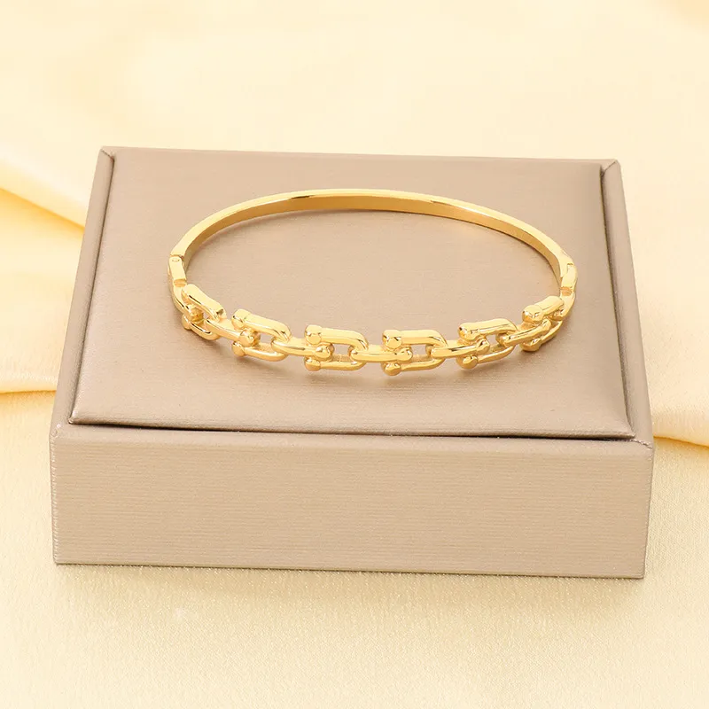 European and American Style Hollowed-out U-Shaped Horseshoe Buckle 18K Vacuum Electroplated Bangles