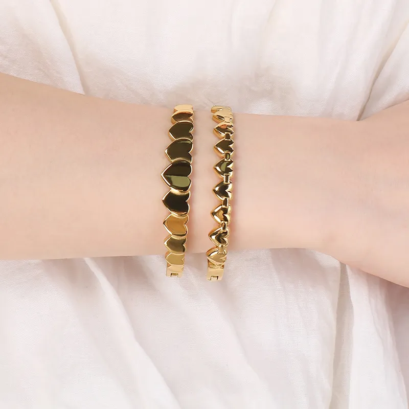 Vintage Heart Shape Stainless Steel Bracelet for Women High-End Charm Luxury Jewelry Bangle