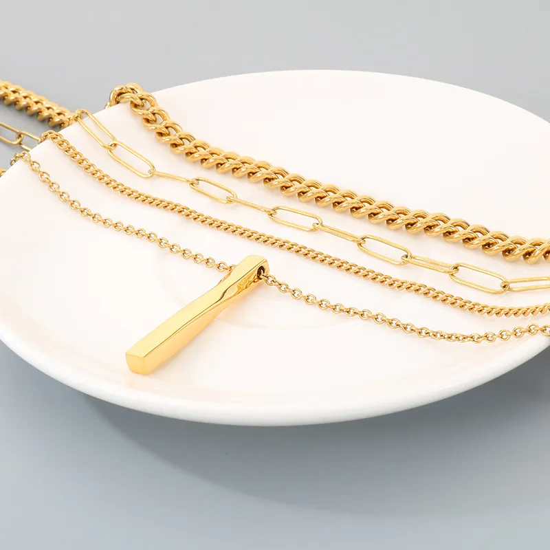Trendy People Wear Multi-Layered Chain Necklaces with a Sense of Luxury, Twisted Metal Bars, Small Gold Bars, Stainless Steel Pendants, and Necklaces