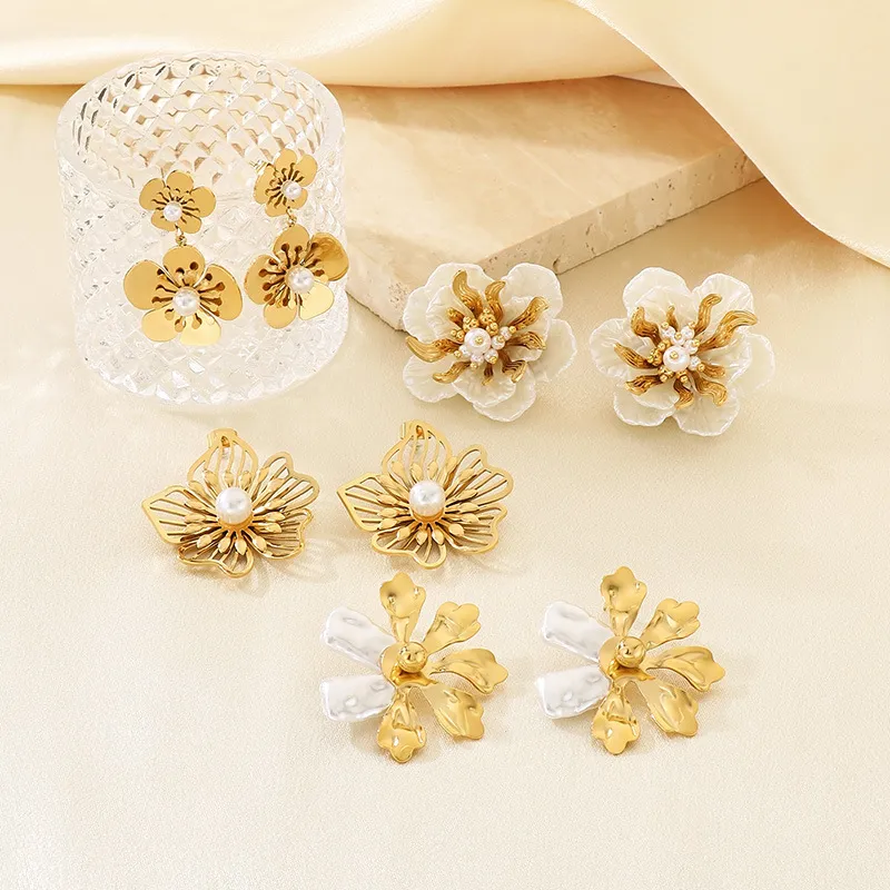 Stainless Steel Flower Shaped Earrings Are Fashionable Jewelry Suitable for Daily Wear