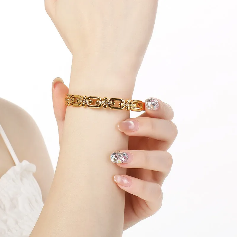 Stainless Steel Jewelry Rhinestone Bangle Suitable for Daily Wear