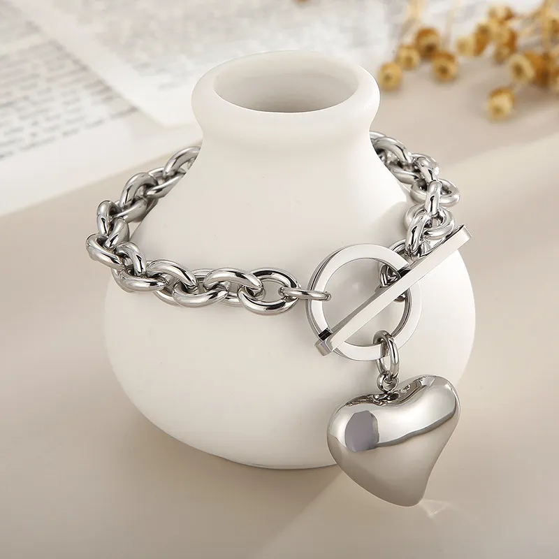 Fashionable Spicy Girl Three-Dimensional Hollow Heart Pendant Style