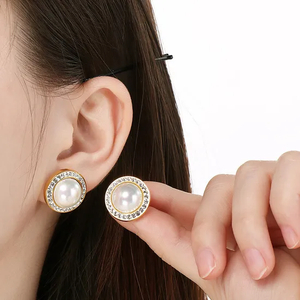Stainless Steel Paired with Imitation Pearl Earrings for Women's Fashion Jewelry