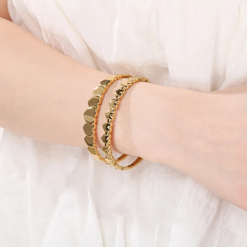 Vintage Heart Shape Stainless Steel Bracelet for Women High-End Charm Luxury Jewelry Bangle
