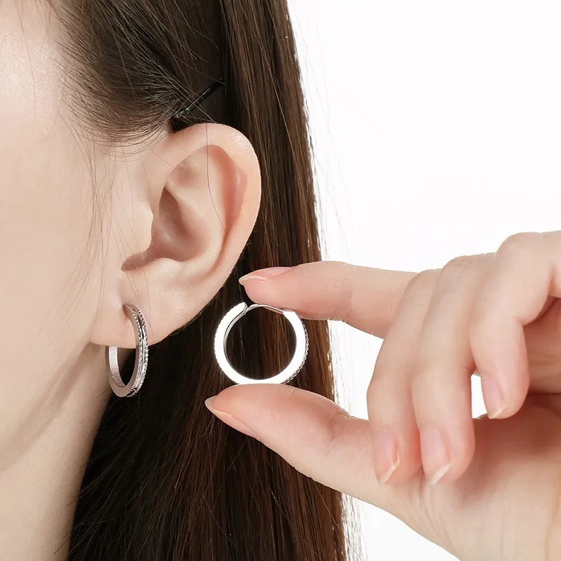 Trendy and Fashionable Stainless Steel Classic Curved Circular Temperament Girl Earrings Jewelry