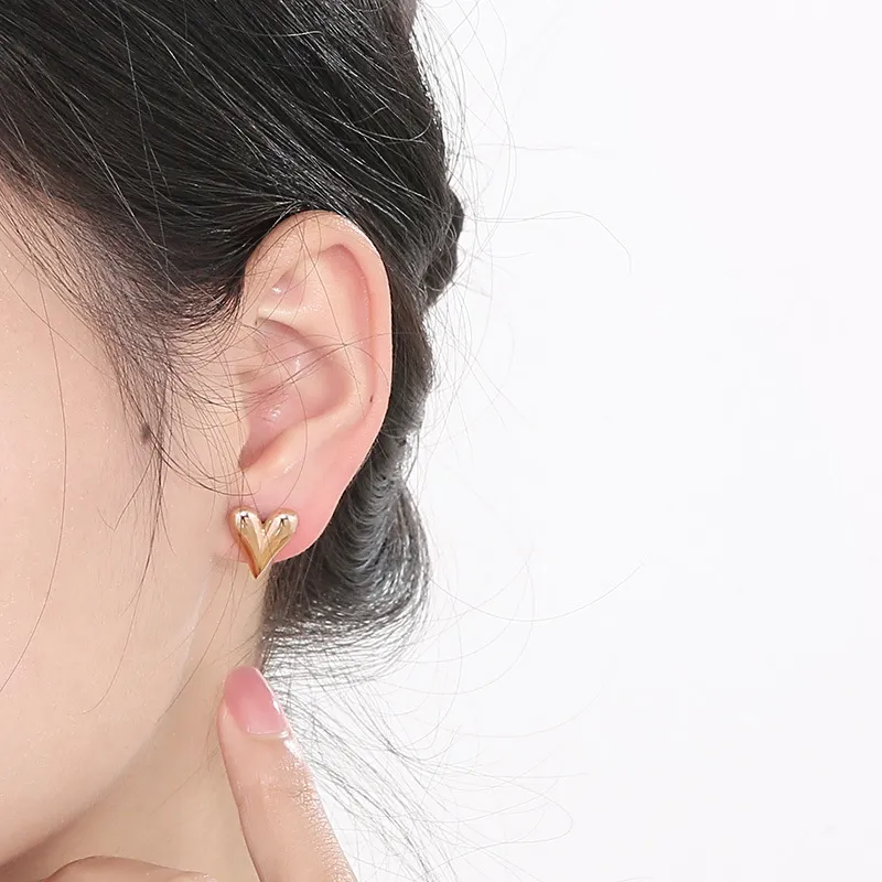 Fashionable Metal Earrings 18K Gold-Plated Stainless Steel Heart-Shaped Earrings for Women