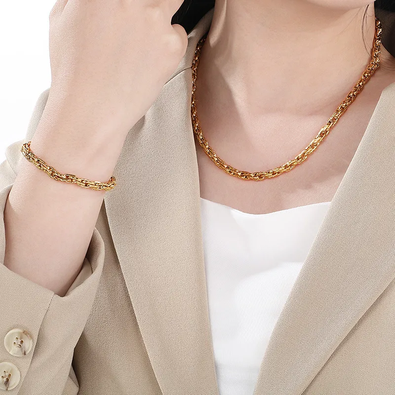 Fashionable Electroplated 18 Gold Personalized Jewelry Wholesale Stainless Steel Embossed Twisted Chain Set