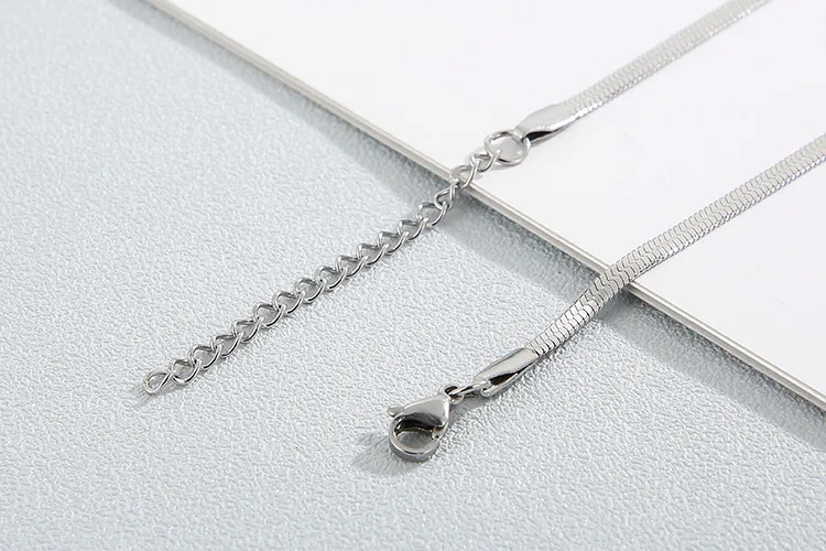 European and American Creative Personalized Chain Bracelet Stainless Steel Cool Style Women's Short Blade Chain Necklace