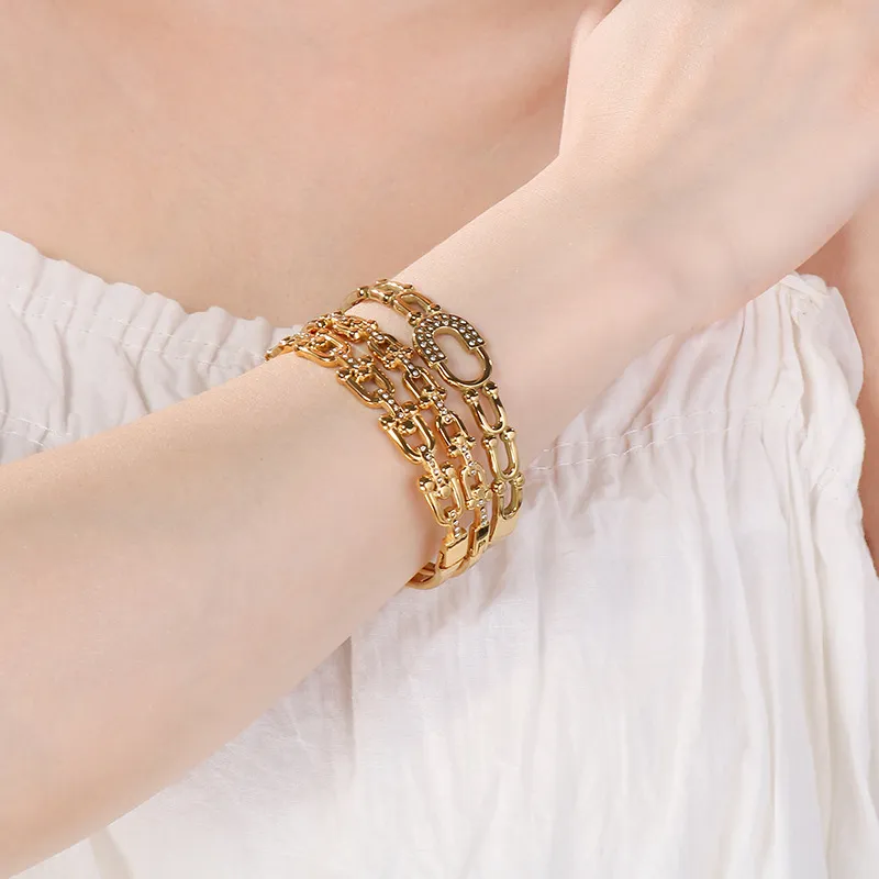 European and American Style Hollowed-out U-Shaped Horseshoe Buckle 18K Vacuum Electroplated Bangles