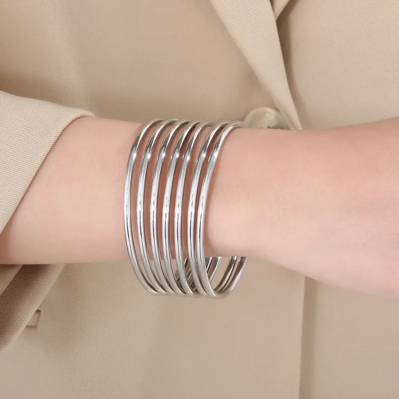 Stainless Steel Jewelry Circular Bangle Suitable for Women's Daily Wear