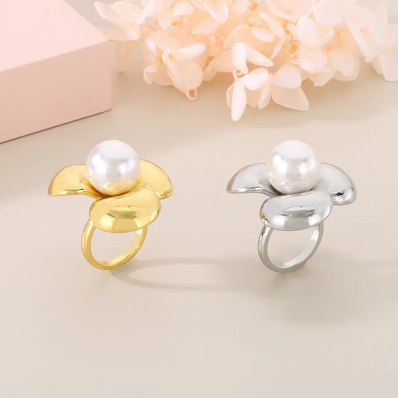Personalized Light Luxury Petal Ring Geometric 18K Gold-Plated Stainless Steel Ring Wholesale