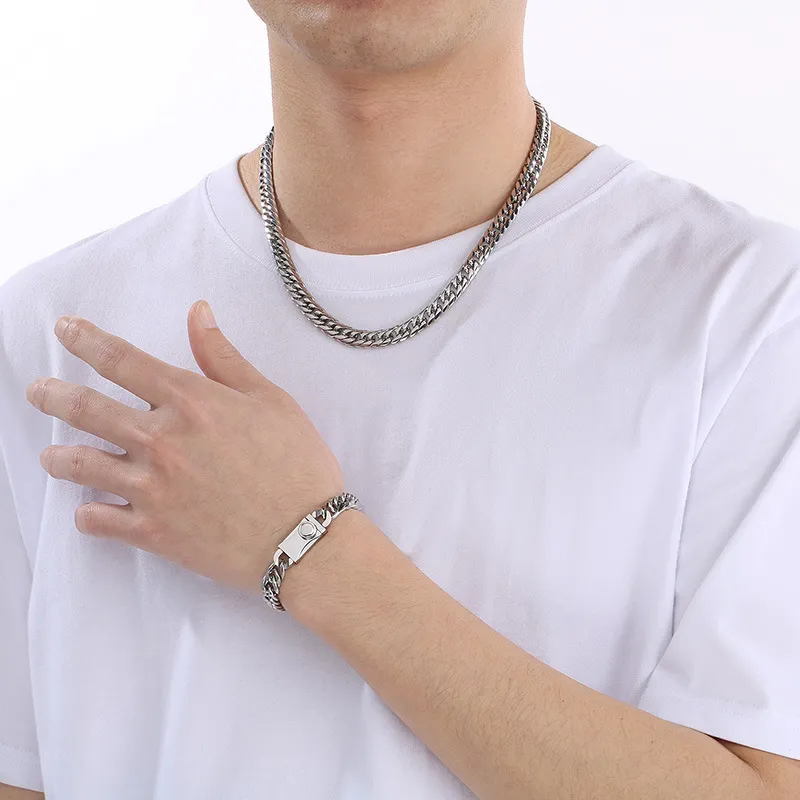 Personalized Double-Knitted Round Polished Button Bracelet, European and American Fashion Double-Knitted Denim Chain Polished Stainless Steel Men's Necklace Set