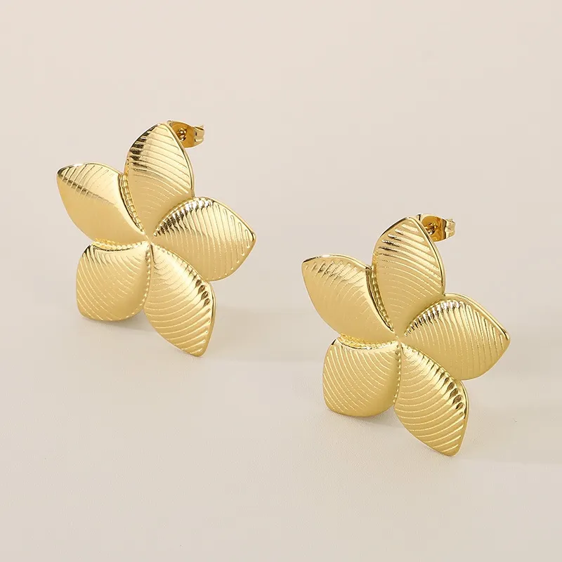 Fashionable and High-End Stainless Steel Irregular Flower Shaped Women's Atmospheric Gold Earrings
