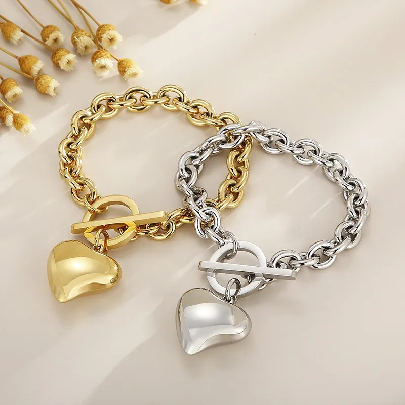Fashionable Spicy Girl Three-Dimensional Hollow Heart Pendant Style
