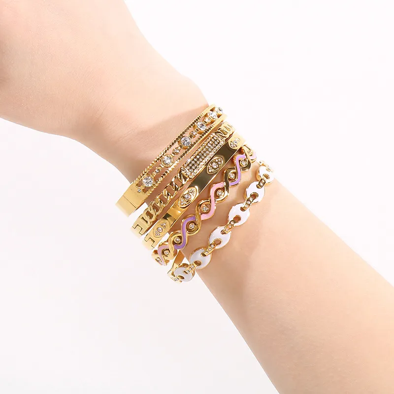 Vintage-Style Diamond-Encrusted Vintage-Style Diamond-Encrusted Stainless Steel Gold Bangles for Women