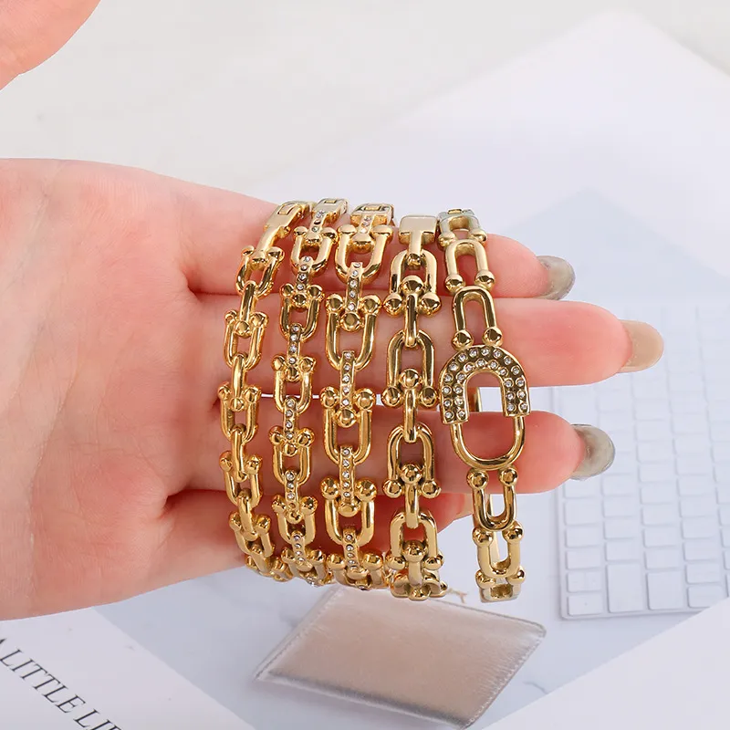 European and American Style Hollowed-out U-Shaped Horseshoe Buckle 18K Vacuum Electroplated Bangles