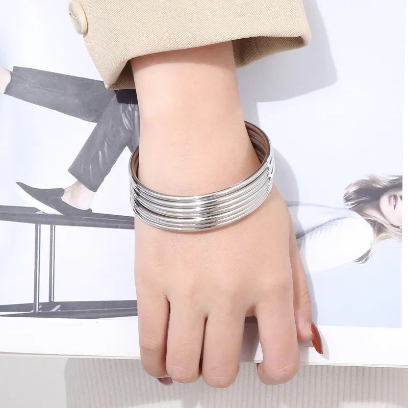 Stainless Steel Jewelry Circular Bangle Suitable for Women's Daily Wear