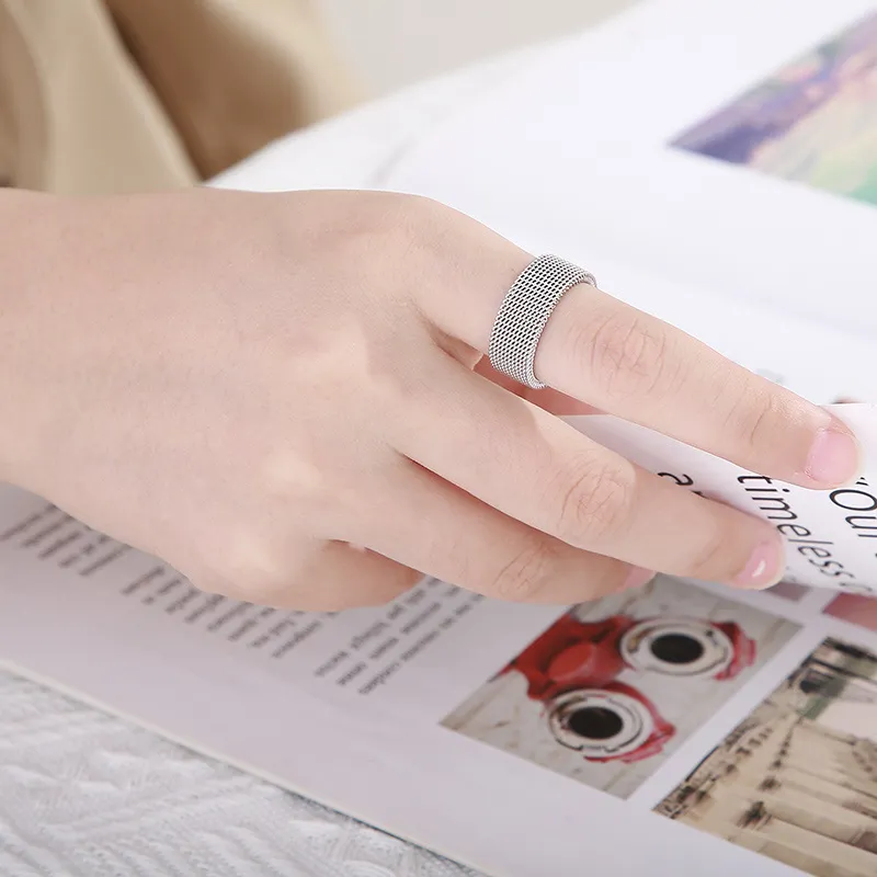 Deformable Neutral Stainless Steel Ring with Innovative Mesh Surface