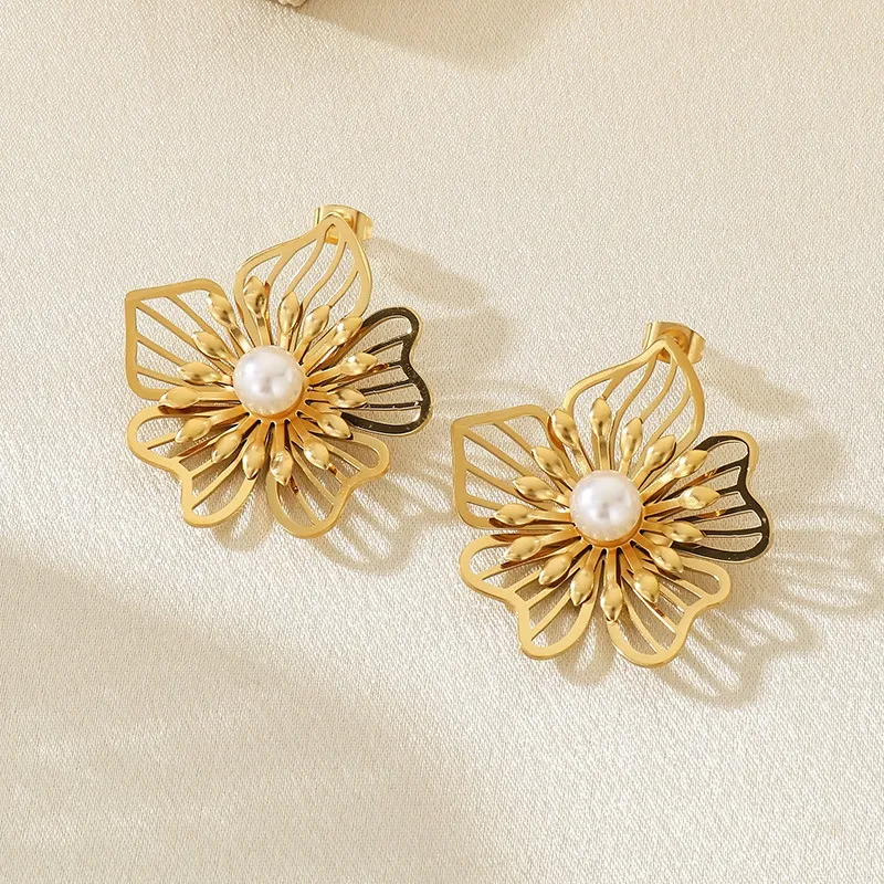 Stainless Steel Flower Shaped Earrings Are Fashionable Jewelry Suitable for Daily Wear