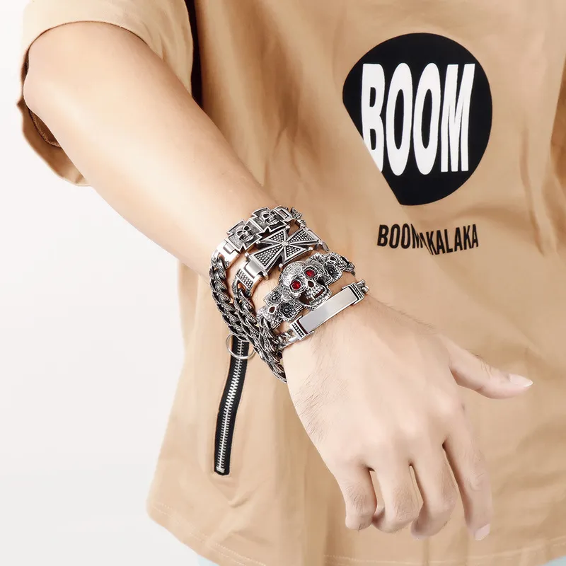 Trendy Domineering Punk Skull Men's Inlaid Zircon Stainless Steel Bracelet