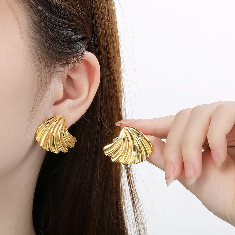 Fashionable and High-End Stainless Steel Irregular Flower Shaped Women's Atmospheric Gold Earrings
