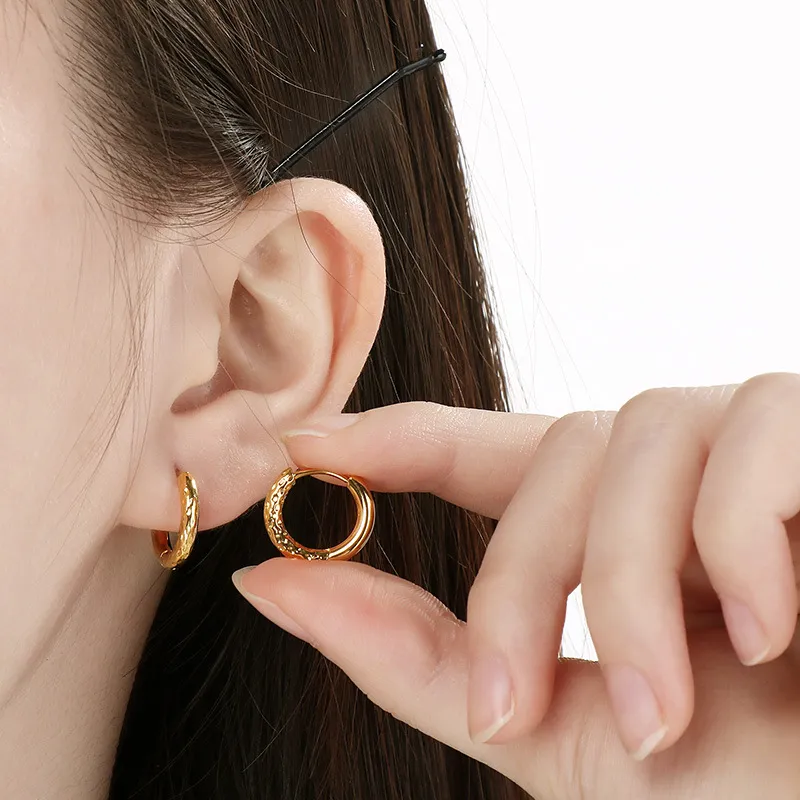 Unique Textured Plain Stainless Steel Huggie Earrings Light Luxury Niche Unisex Jewelry Wholesale