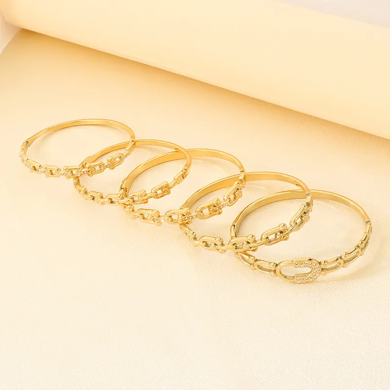 European and American Style Hollowed-out U-Shaped Horseshoe Buckle 18K Vacuum Electroplated Bangles